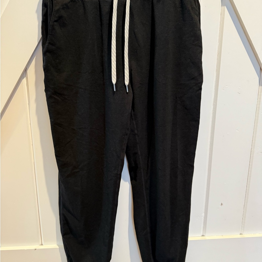 Vuori Black Joggers size small